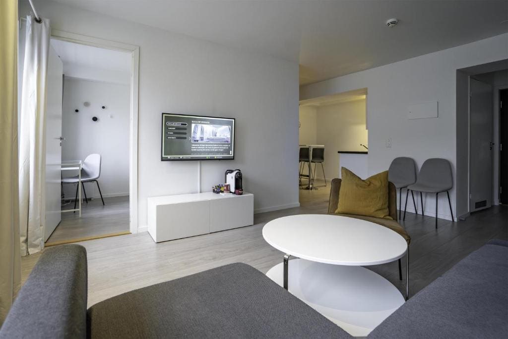 One-Bedroom Apartment room - Image 2