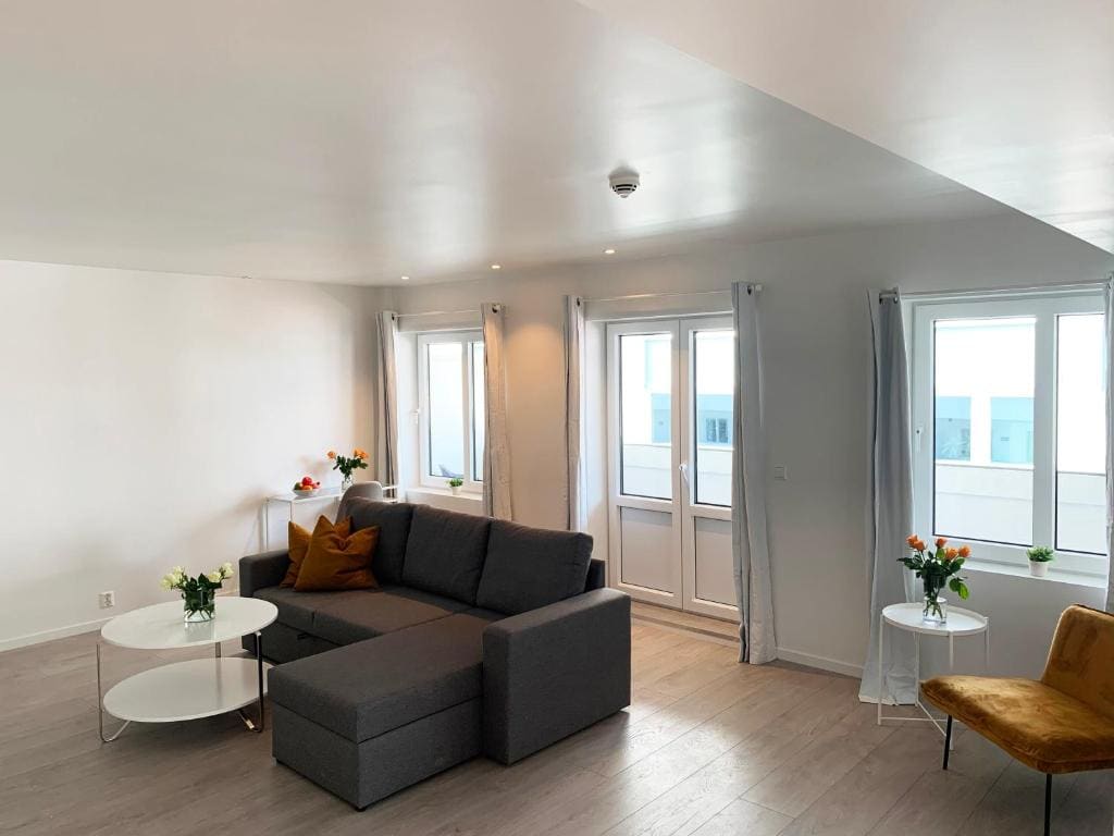 Three-Bedrooms Apartment room - Image 1
