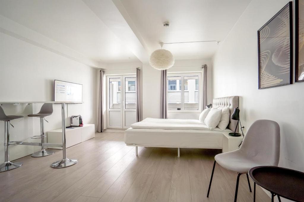 Studio Apartment room - Image 2