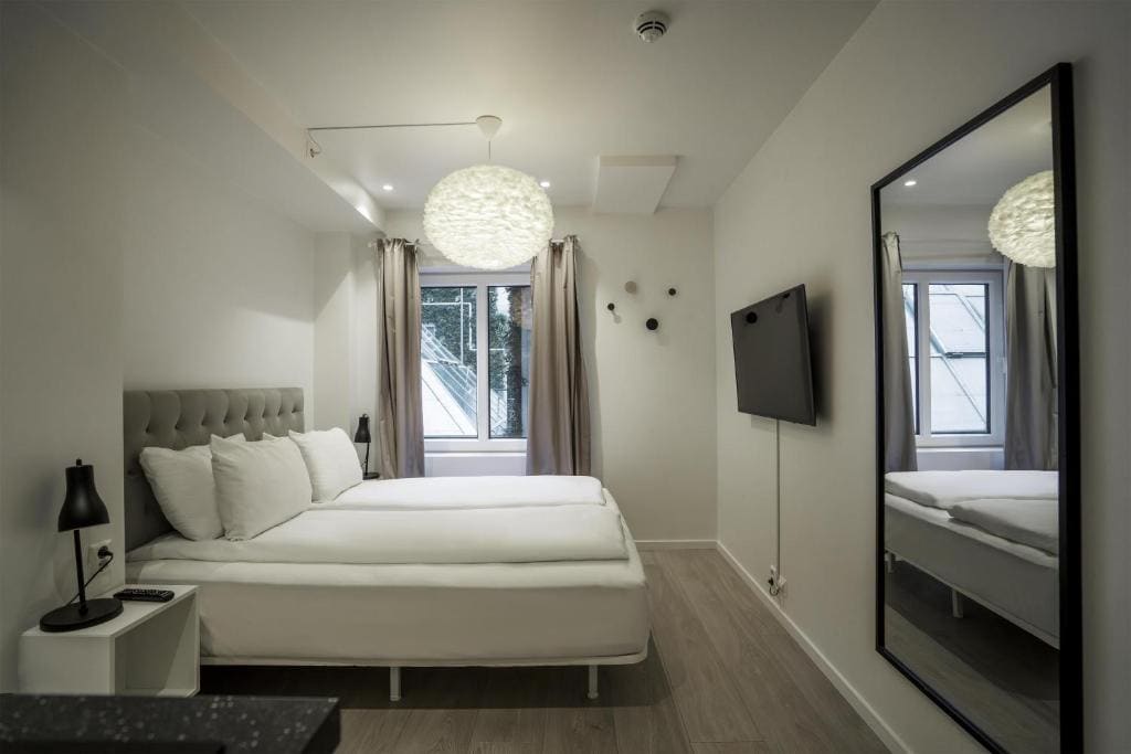 Studio Apartment room - Image 3