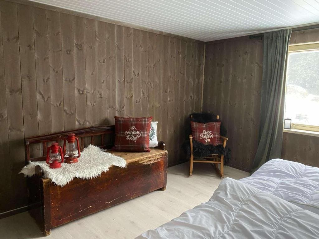 Deluxe Double Room (2 Adults + 1 Child) room - Image 1