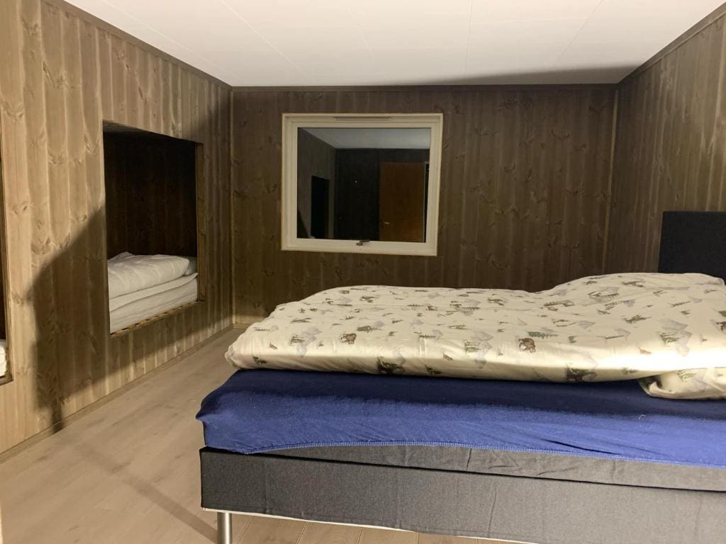 Double Room with Shared Bathroom room - Image 2