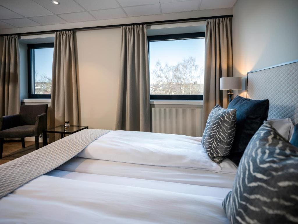 Superior Twin Room room - Image 2