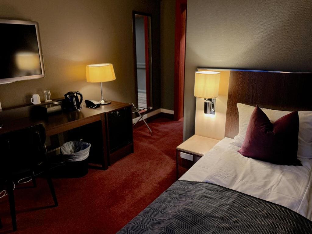 Compact Single room - Image 1