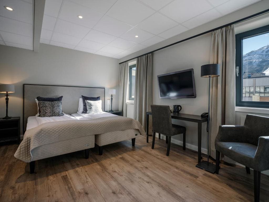 Family Room room - Image 1
