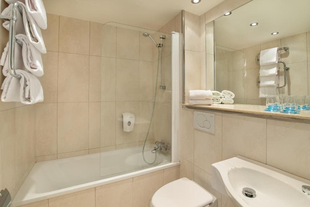 Family Room room - Image 2