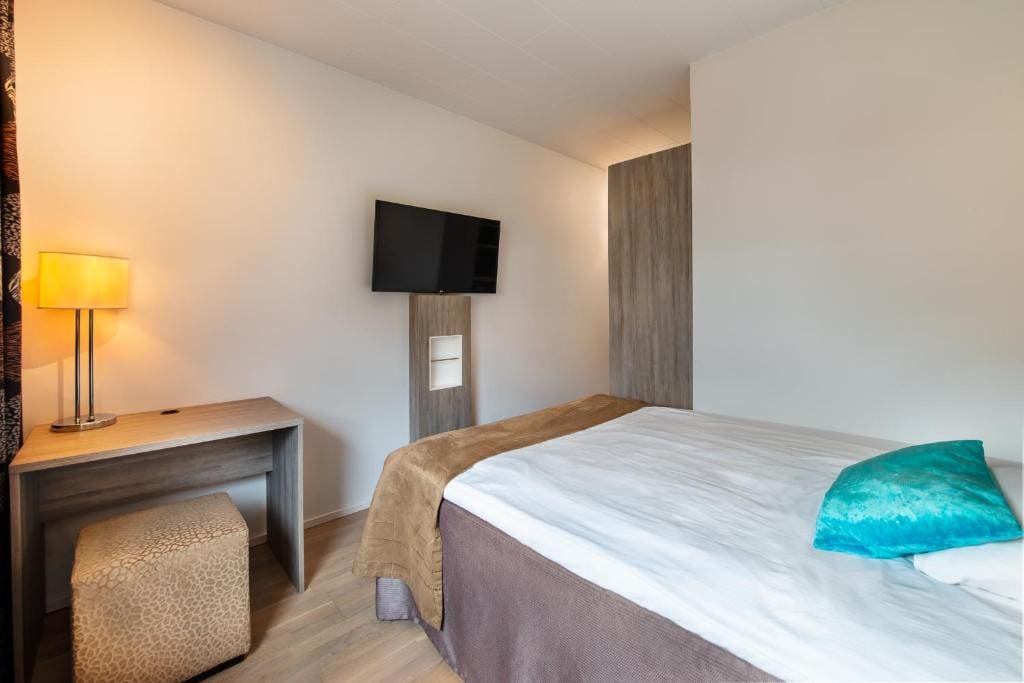 Compact Single room - Image 1