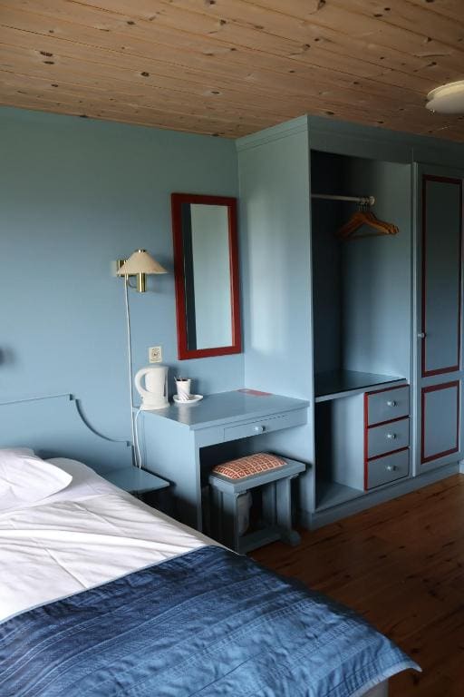 Large Two-Bedroom Apartment room - Image 2