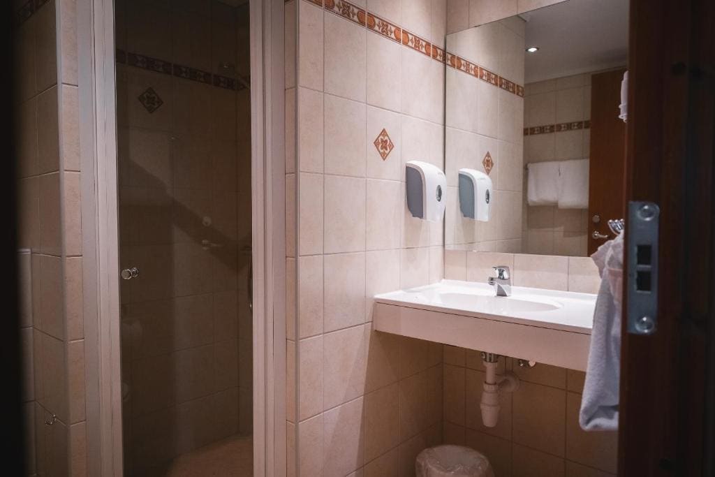 Double or Twin Room with Fjord View room - Image 3