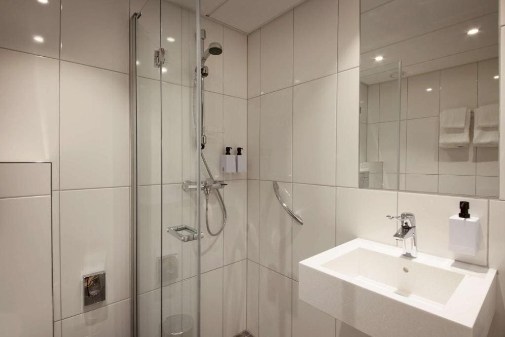 Standard Twin Room room - Image 3