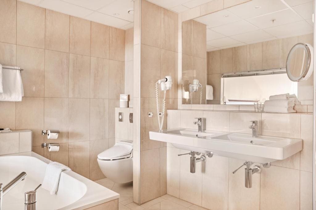 Suite with Fjord View And Balcony room - Image 3