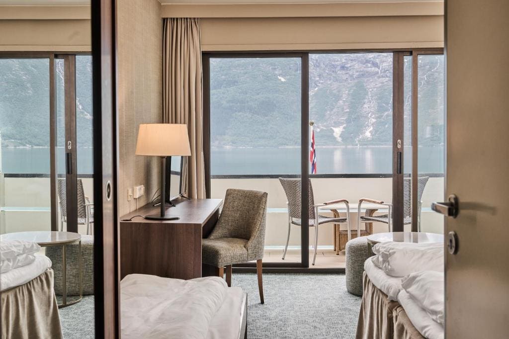 Superior Double Room Fjord View room - Image 2