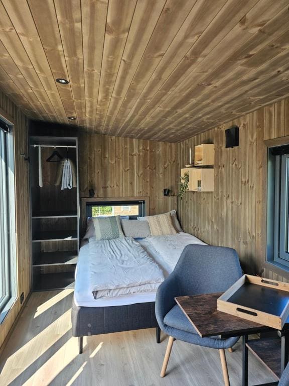 Tent room - Image 2