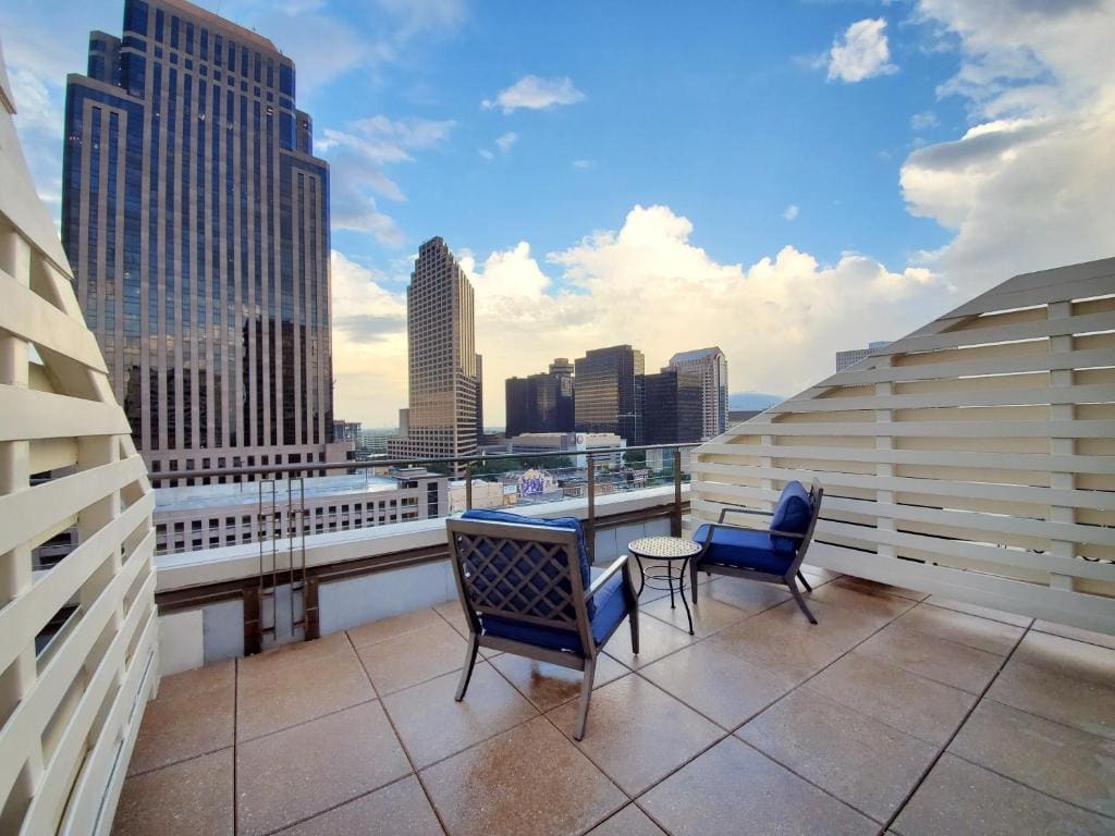 Terrace Deluxe King room - Image 3