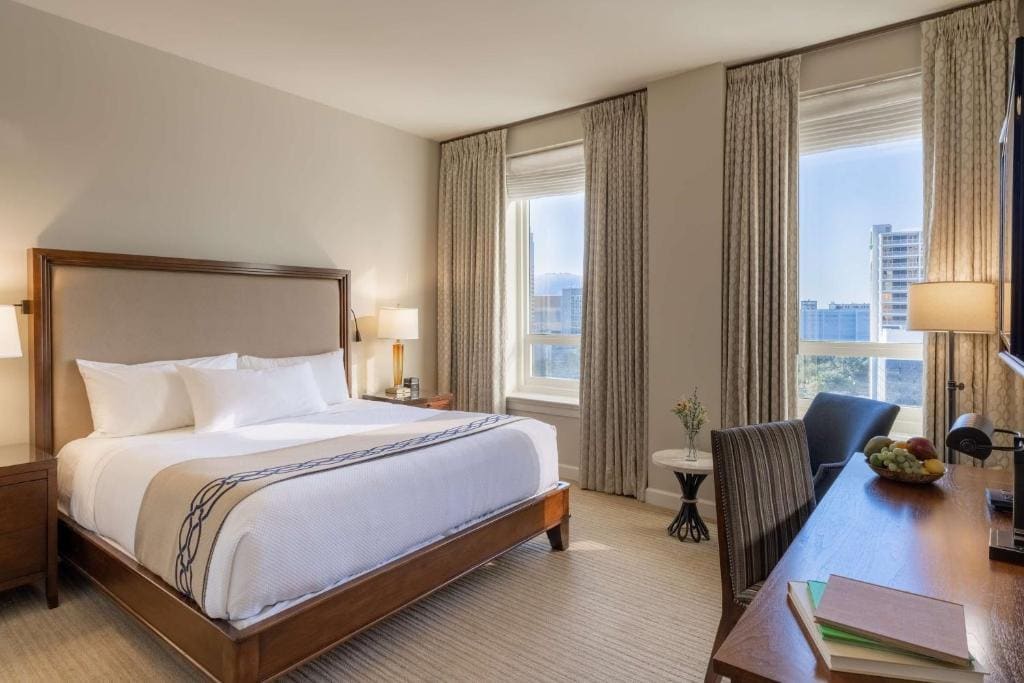Deluxe Suite with King Bed room - Image 2
