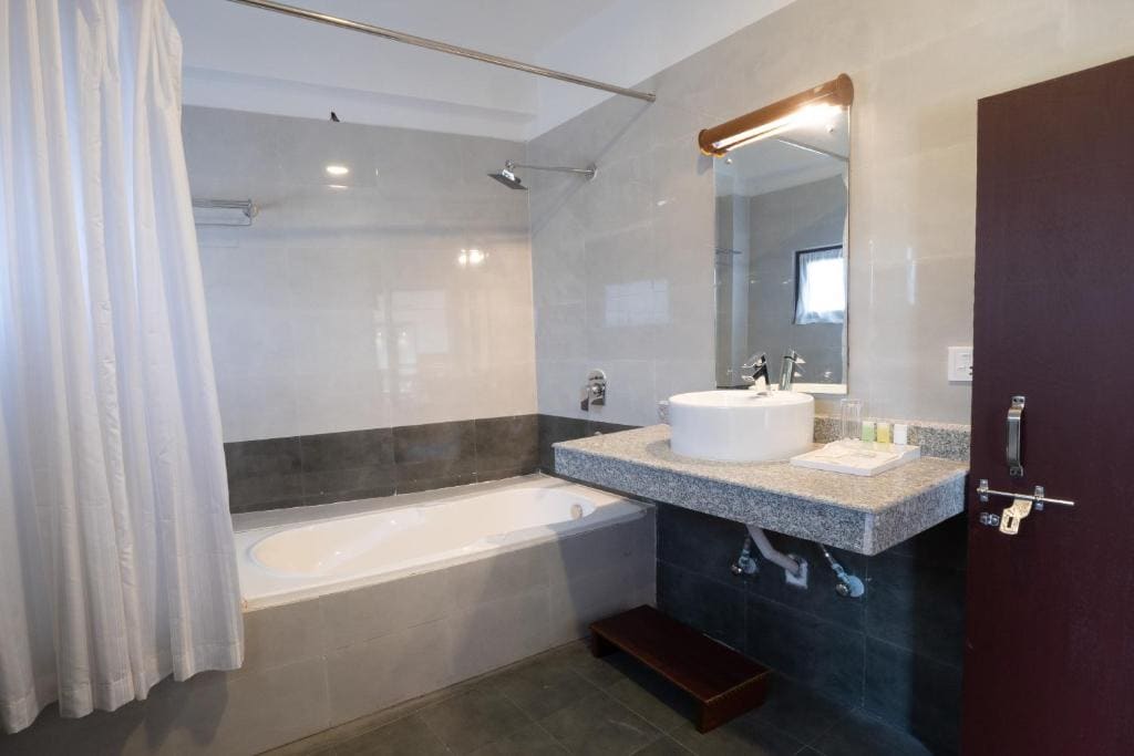 Triple Room with Pool View room - Image 2