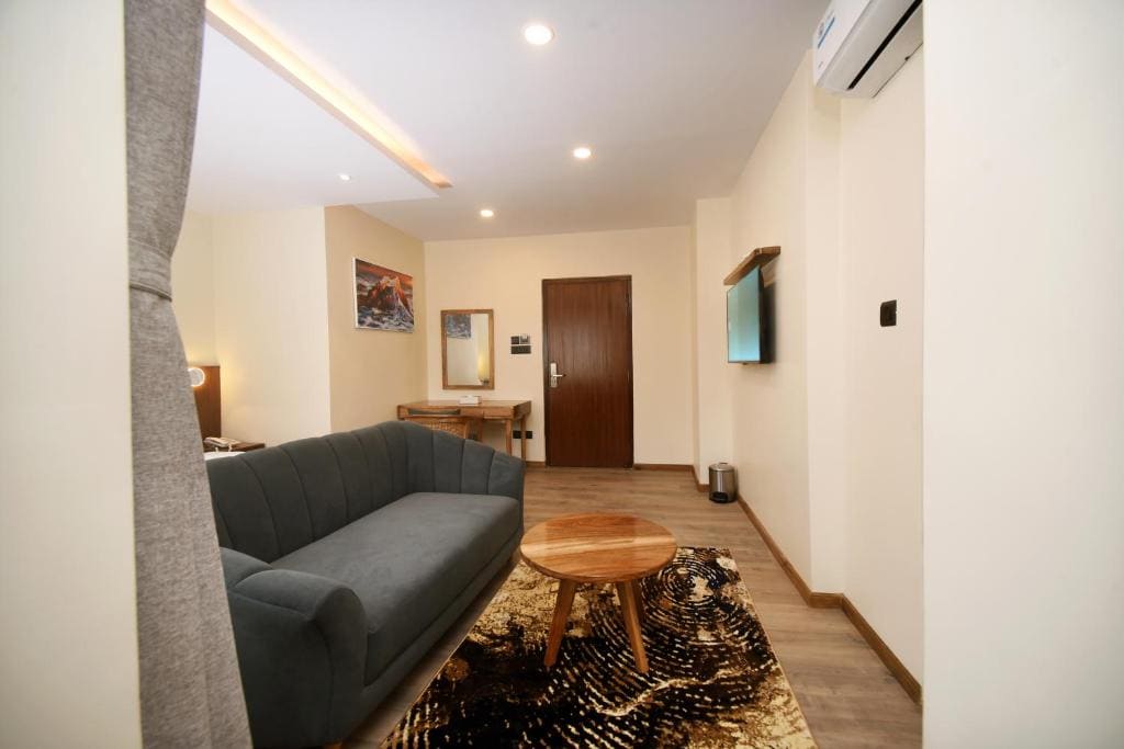 Superior King Suite room - Image 3