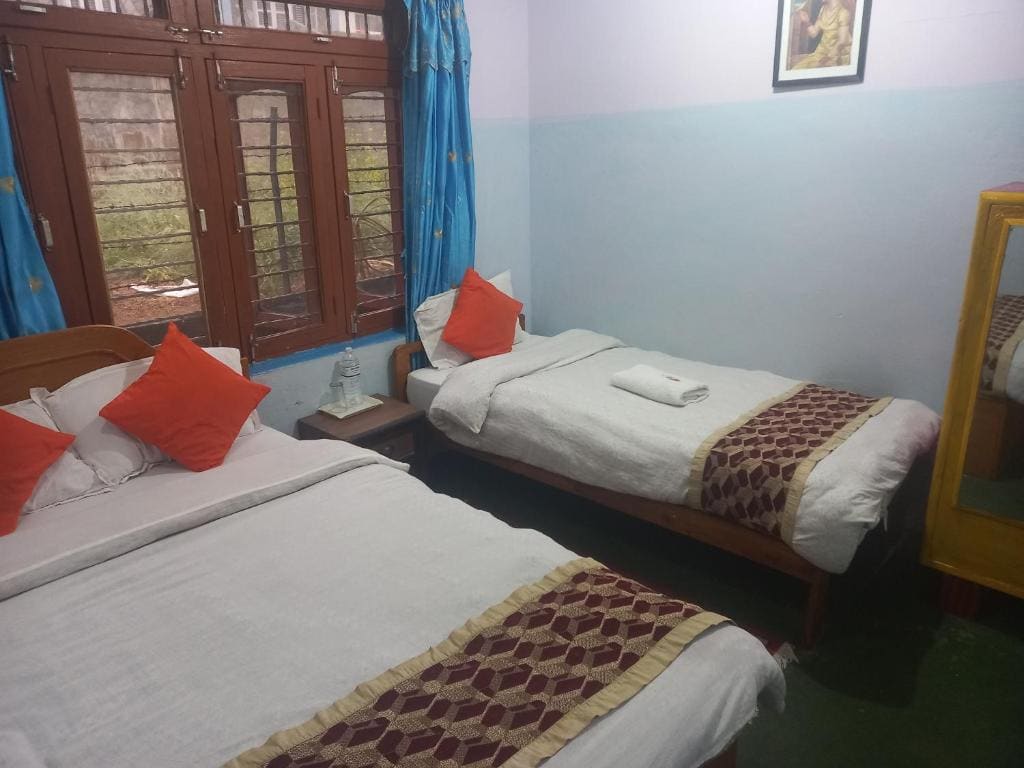 Triple Room with Private Bathroom room - Image 1