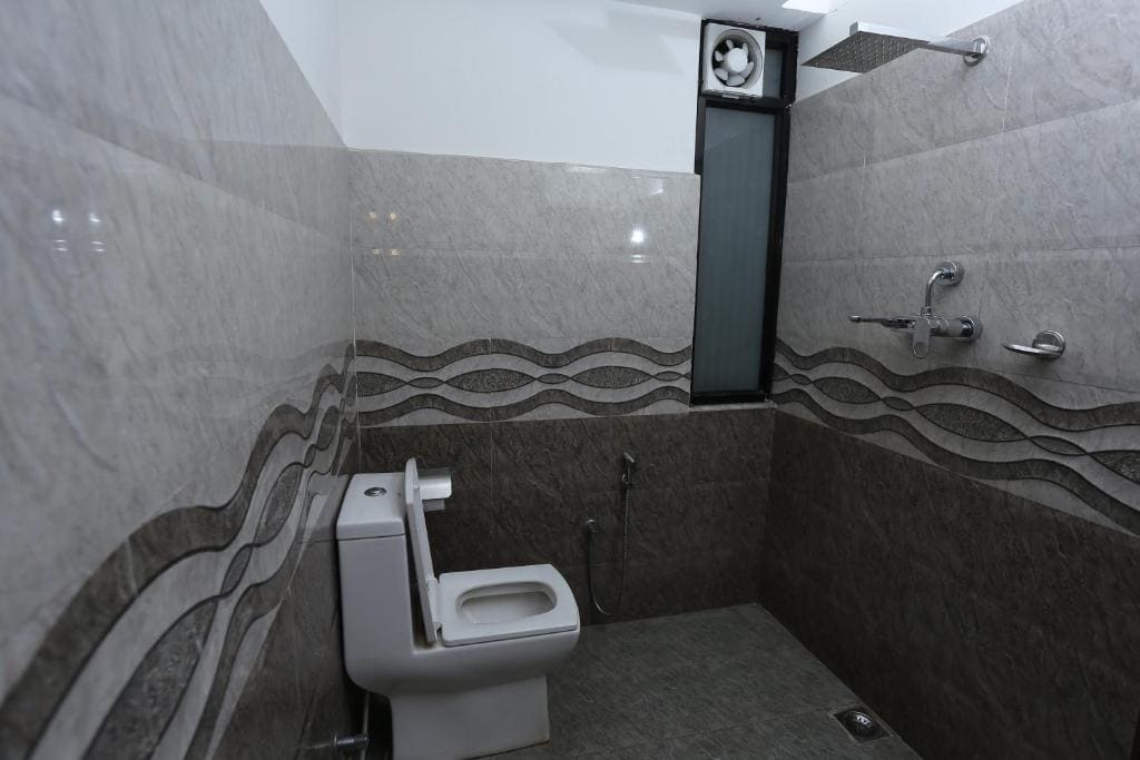 Queen Suite room - Image 3