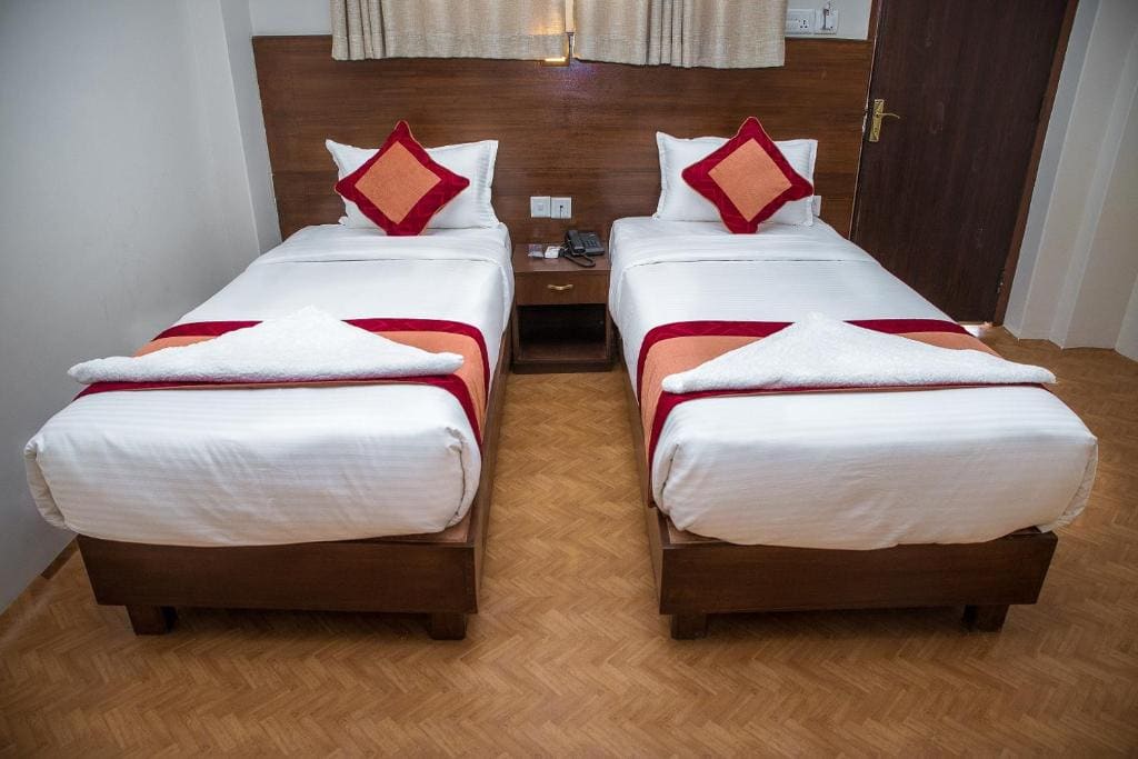 Deluxe Queen Room room - Image 2