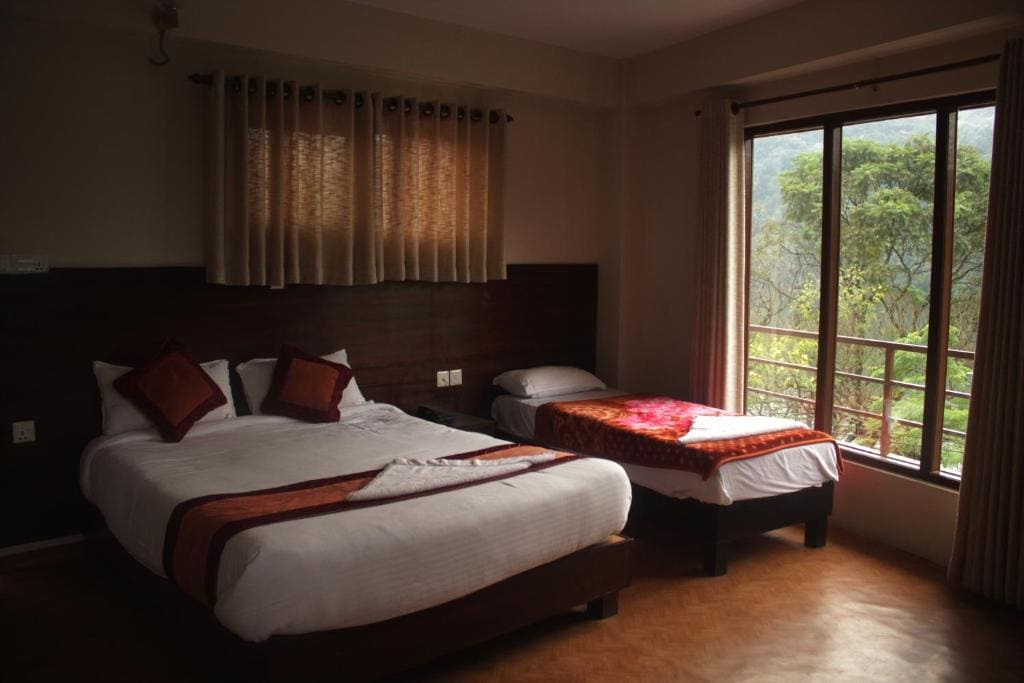 Family Room with Lake View room - Image 1