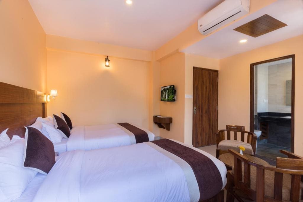 Family Room with Mountain View room - Image 3