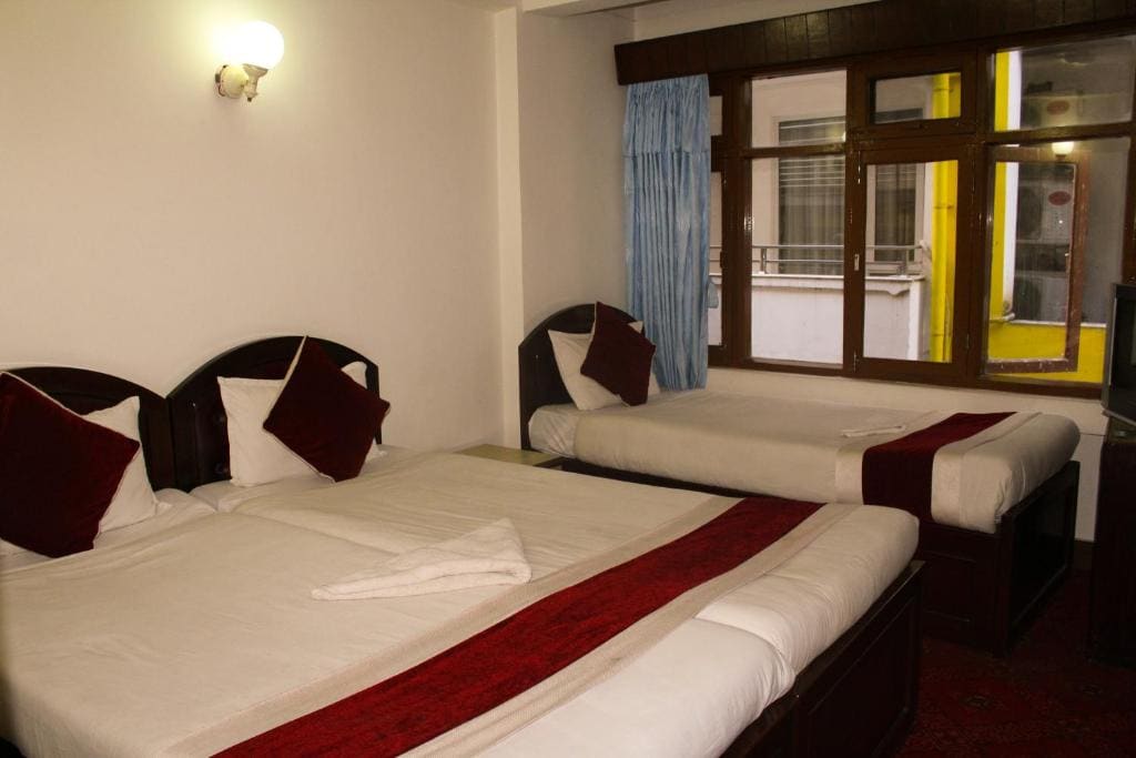Standard Family Room room - Image 2