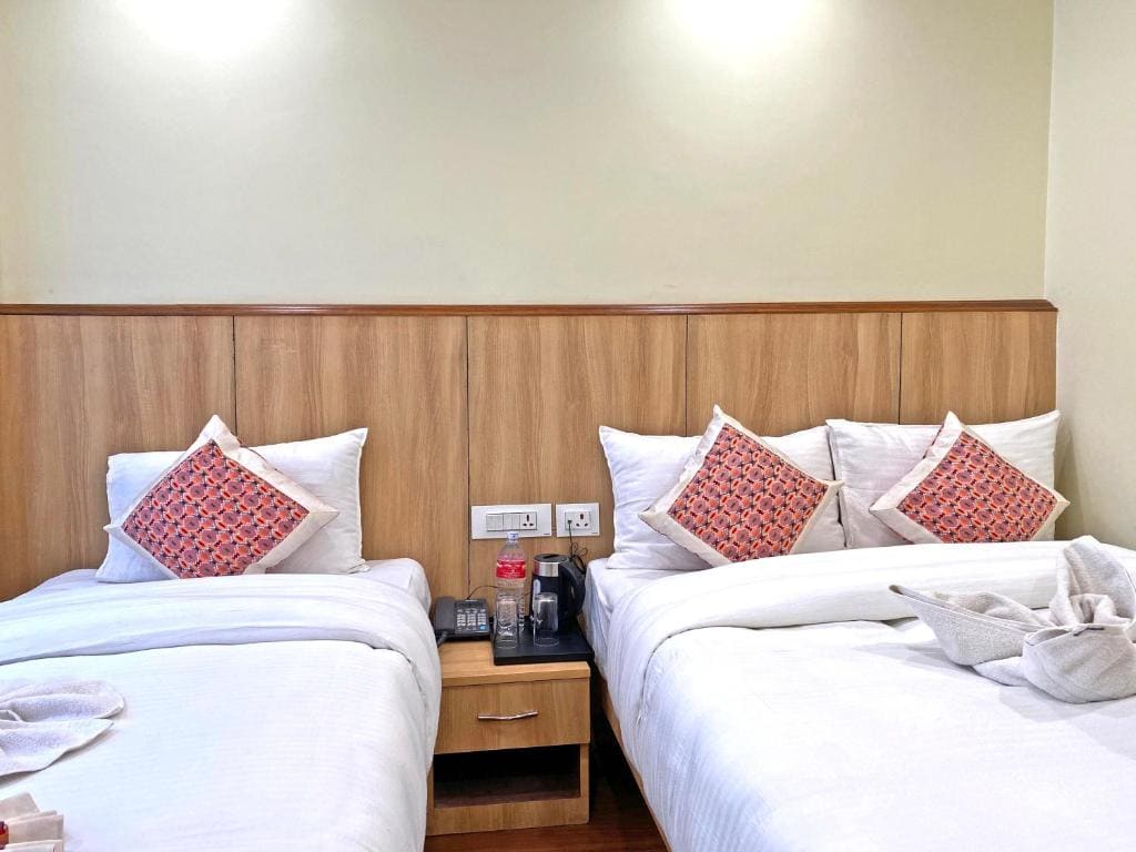 Deluxe Twin Room room - Image 1