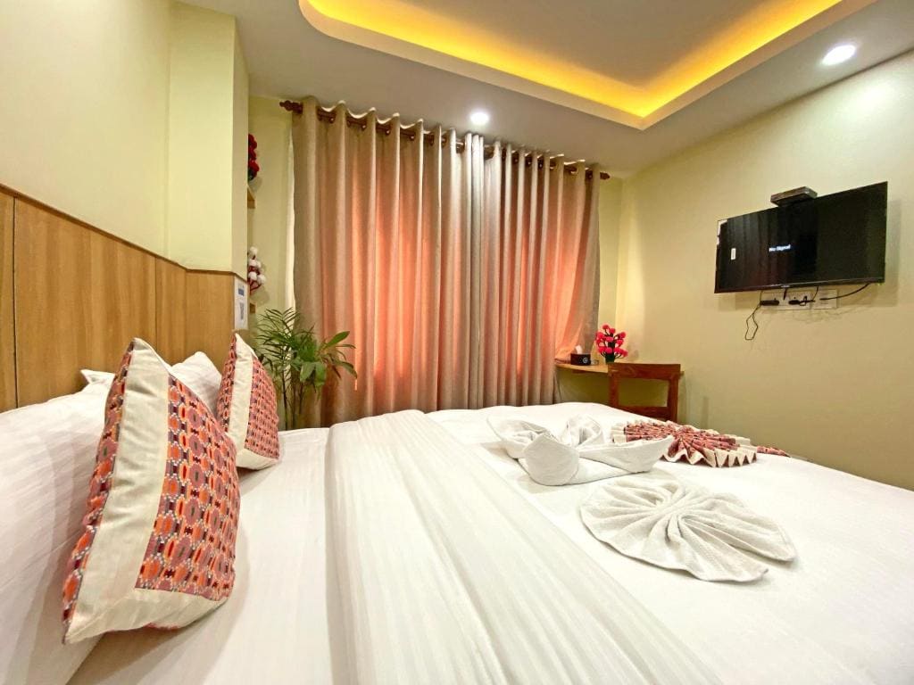 Deluxe King Suite room - Image 2