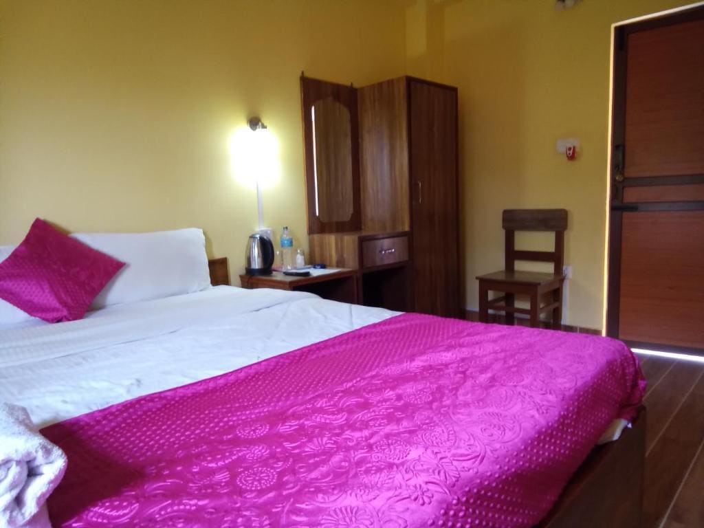 Deluxe Single Room with Balcony room - Image 2