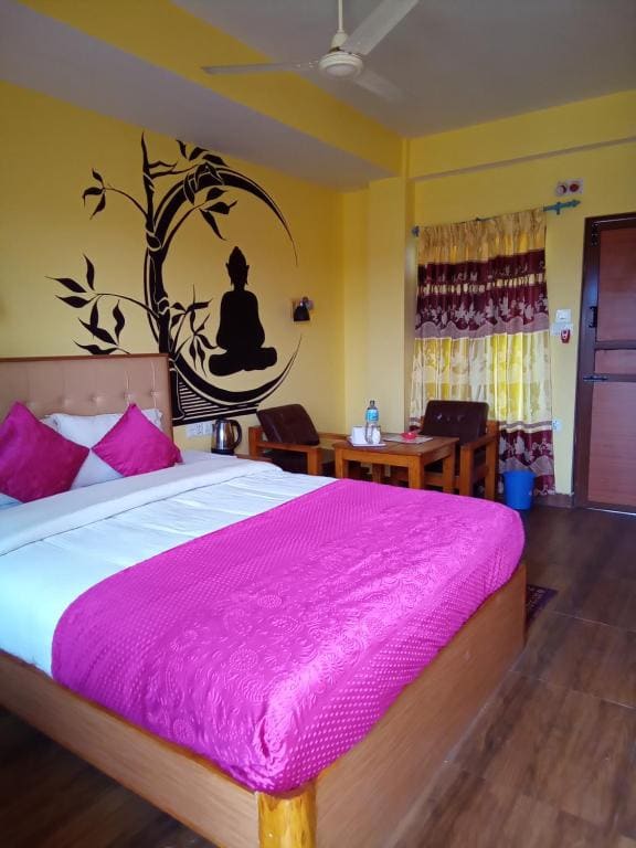 Deluxe Single Room with Balcony room - Image 3