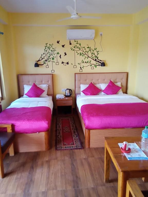 Deluxe Double Room with Balcony room - Image 3