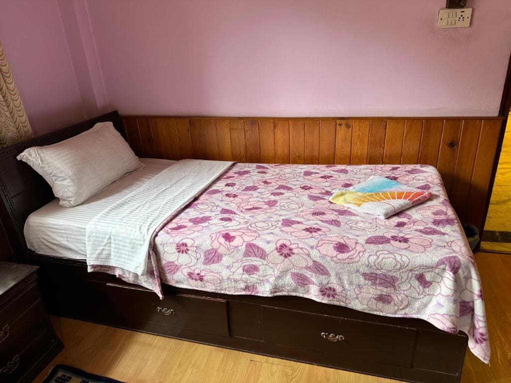 Double Room with Private Bathroom room - Image 3