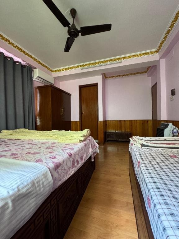 Family Room with Bathroom room - Image 1