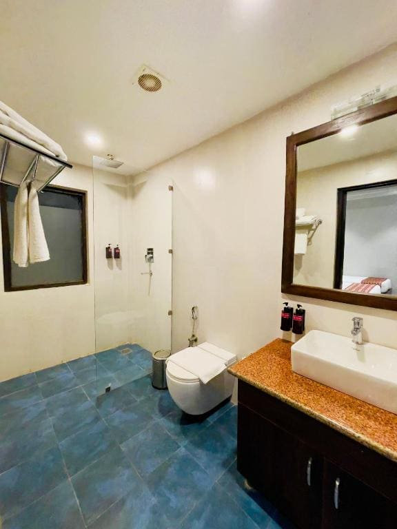 Standard King Room room - Image 2