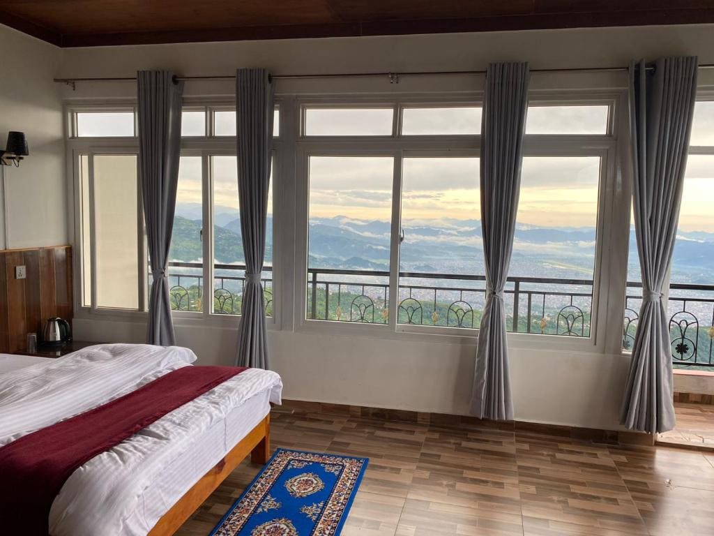 Deluxe Family Room room - Image 2