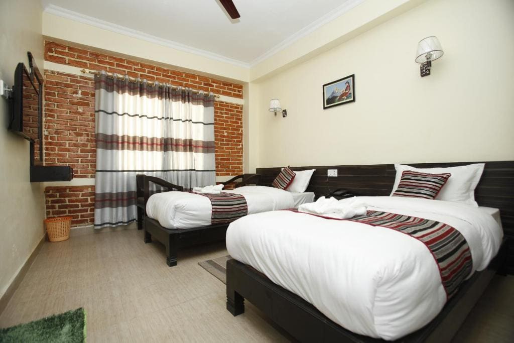 Twin Room with Balcony room - Image 1