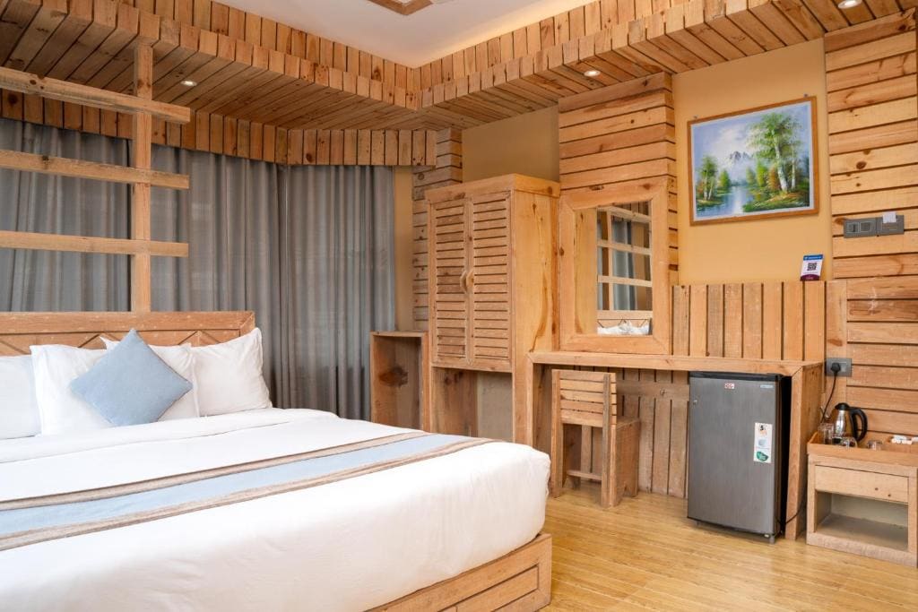 Double Room with Lake View room - Image 1