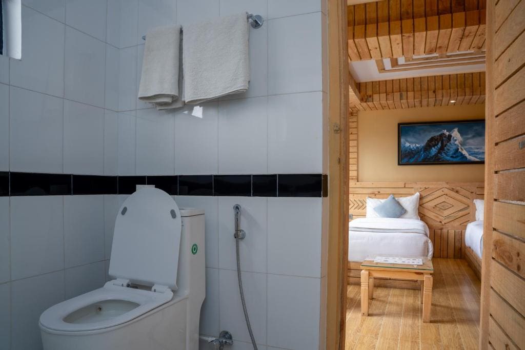 Twin Room with Lake View room - Image 1