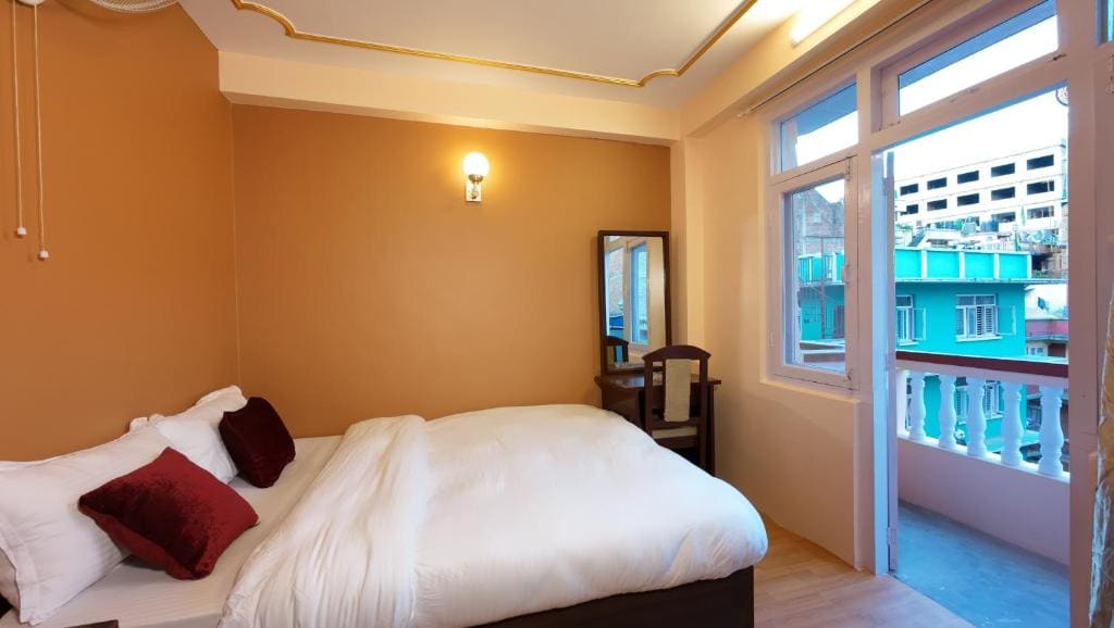 Family Room with Bathroom room - Image 1