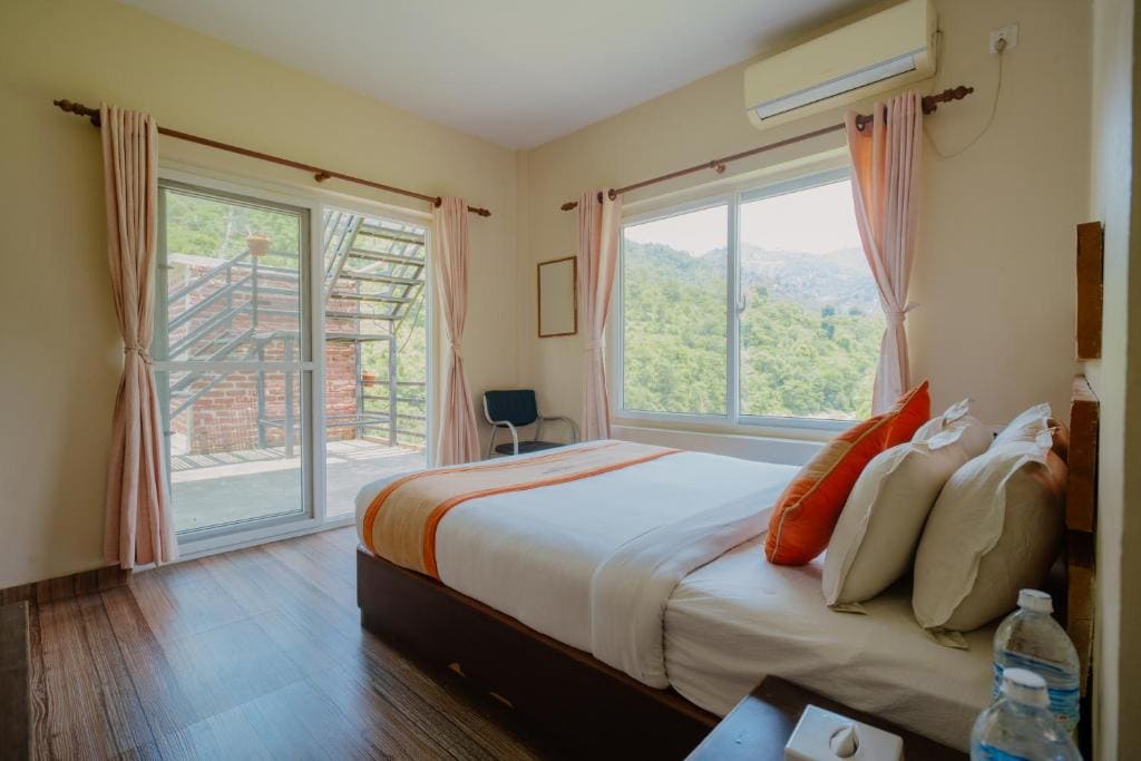 Deluxe King Room room - Image 3