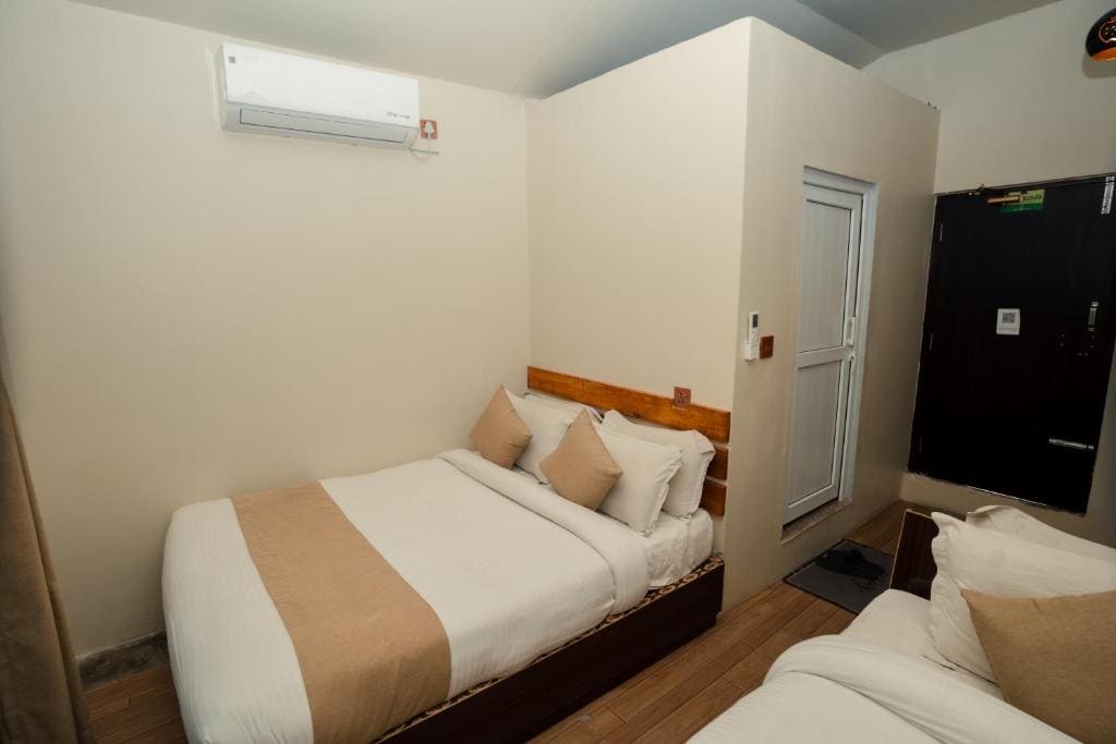 Deluxe Twin Room room - Image 3