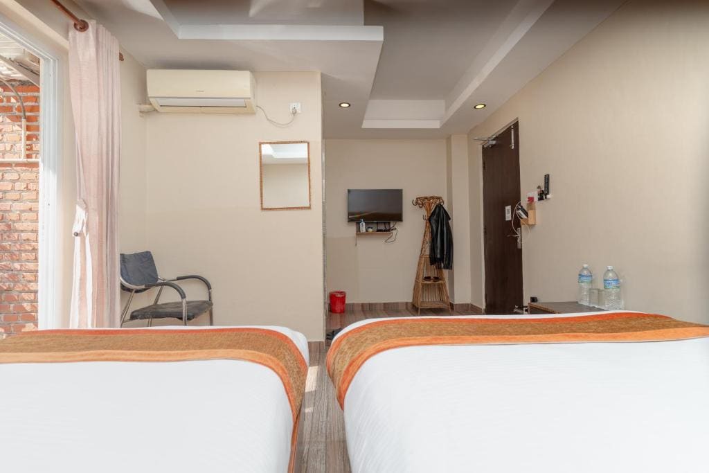 Deluxe Twin Room room - Image 2