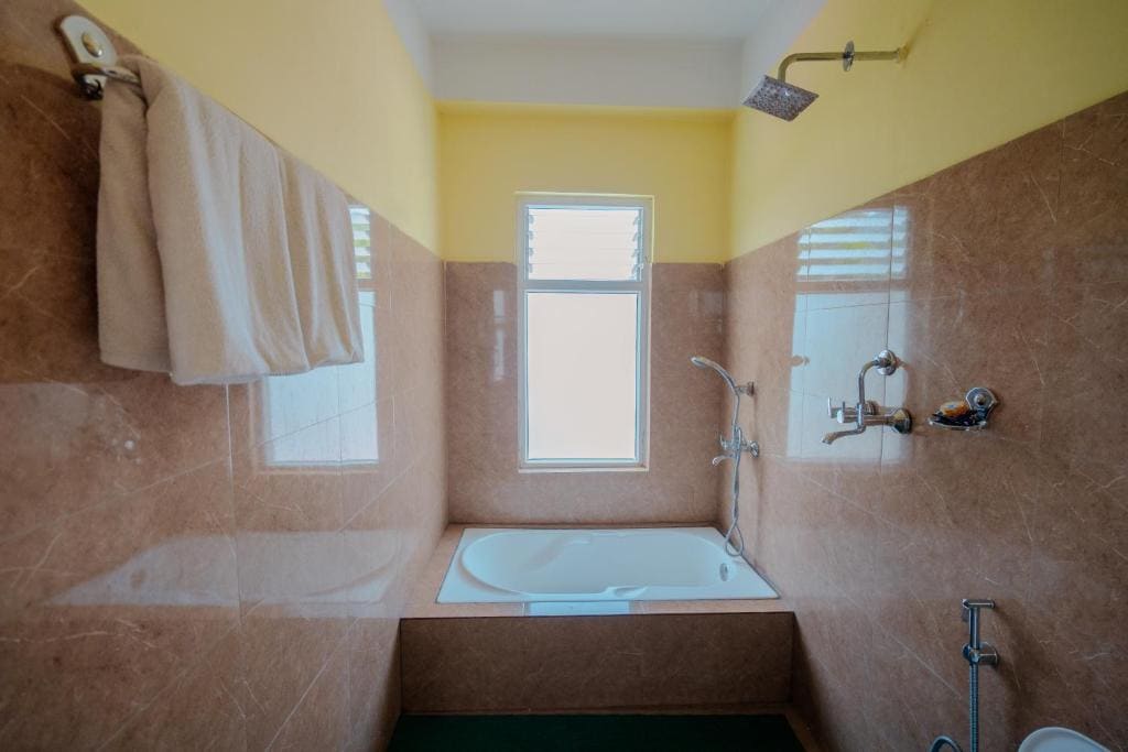 Deluxe Family Room room - Image 2