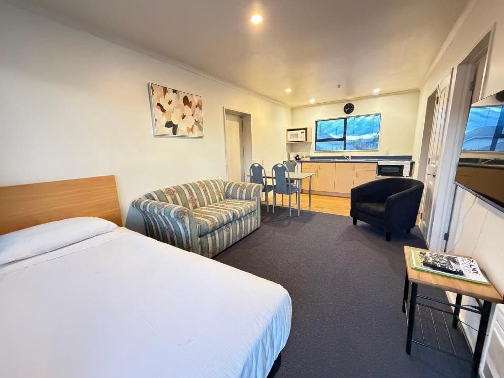 Corporate One Bedroom Unit room - Image 3
