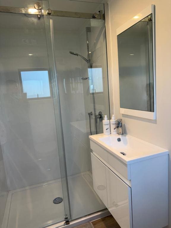 Deluxe King Room room - Image 2