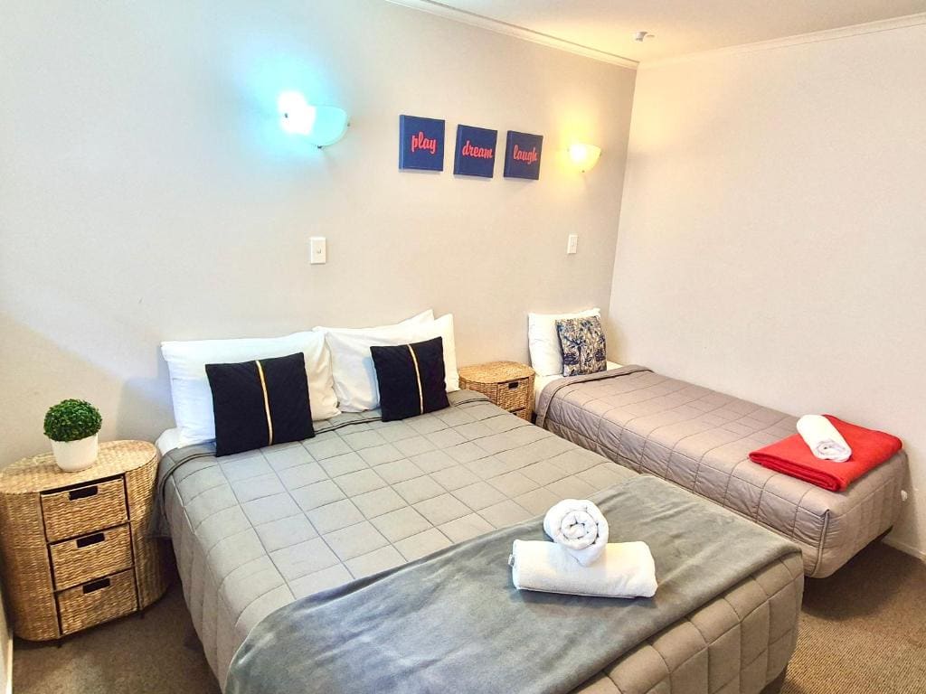 One-Bedroom Suite room - Image 3
