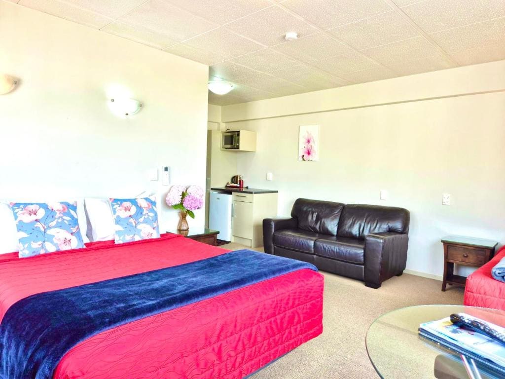 Studio with Lake View room - Image 1