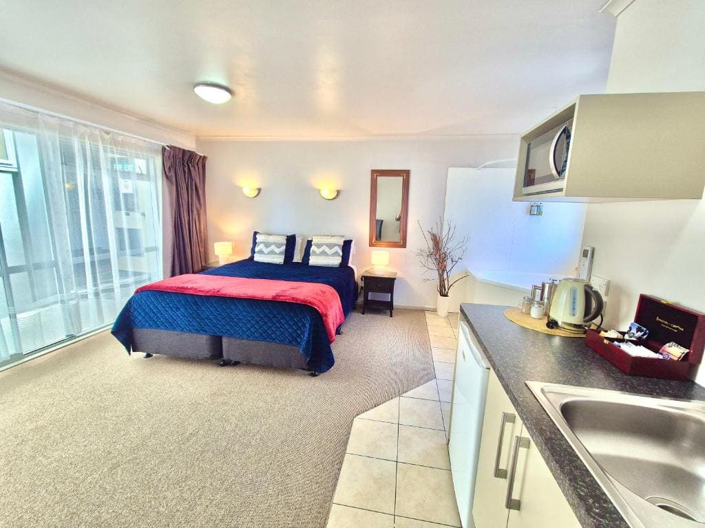 Studio with Spa Bath room - Image 1