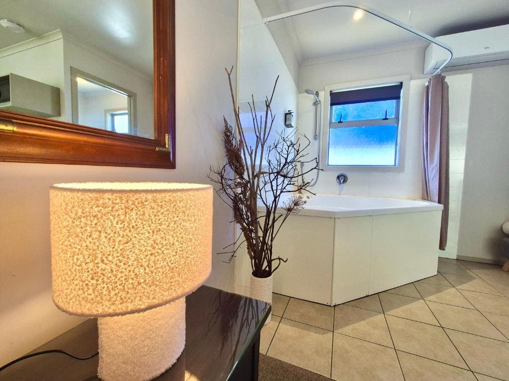 Studio with Spa Bath room - Image 2